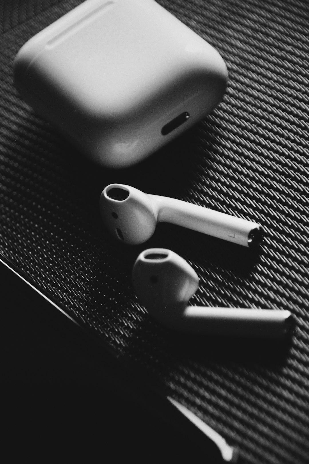 **best wireless earbuds for small ears**