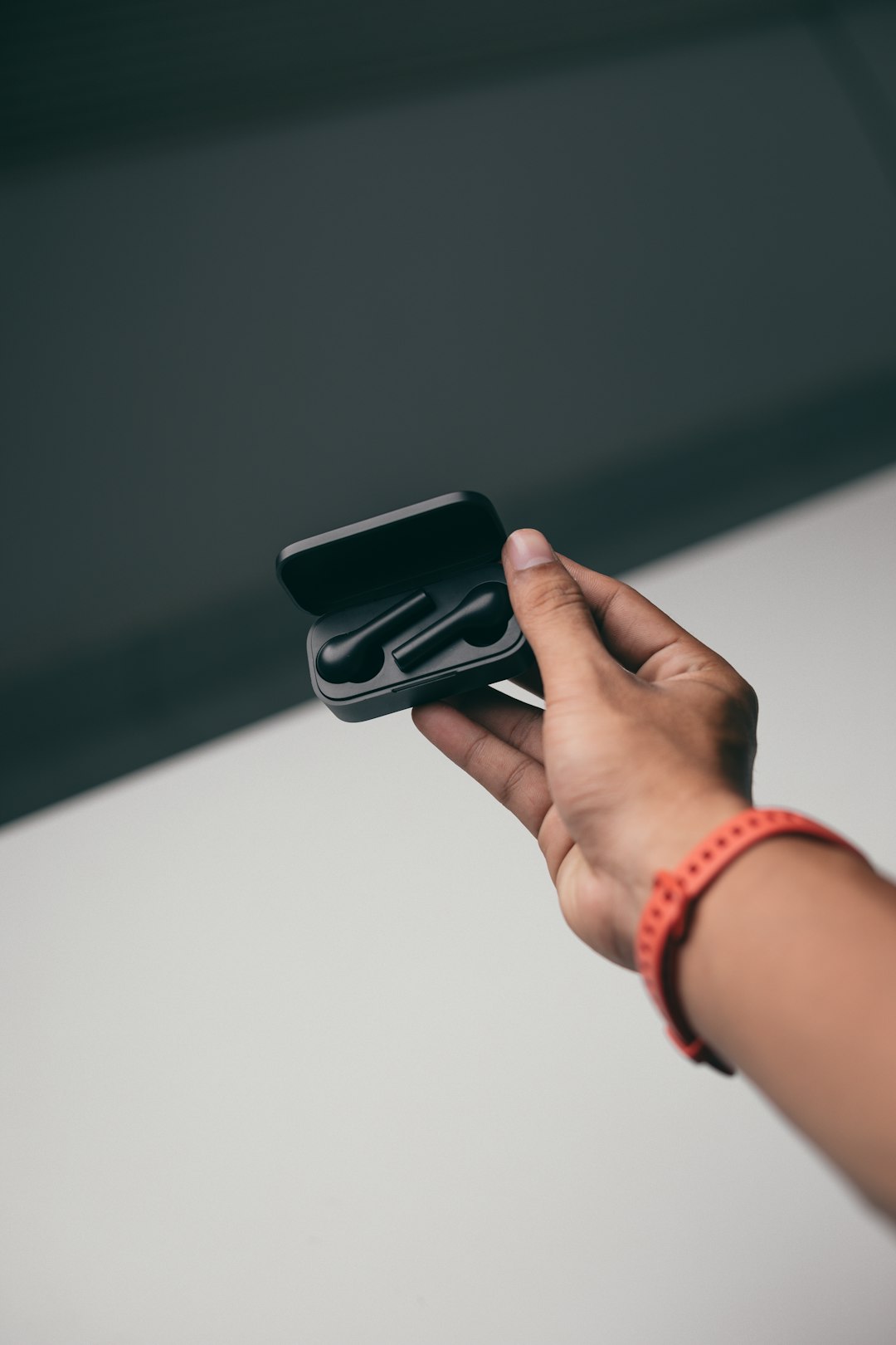**best wireless earbuds for small ears**